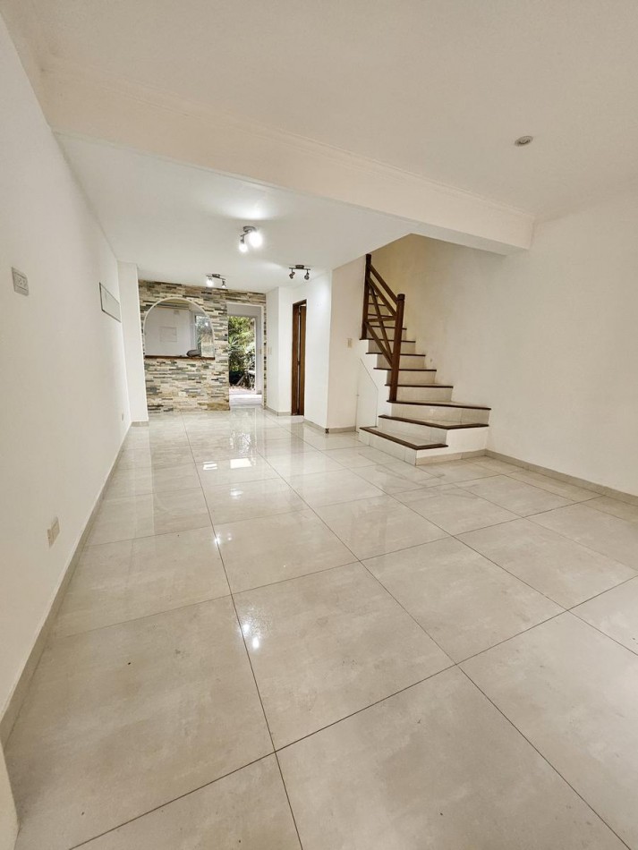 Triplex en Venta en Country Haras Maria Del Parque - 4 ambientes!