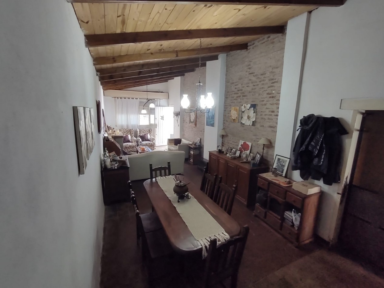 Lavalle 1850 - Chalet 4 ambientes ! Acepta Permuta