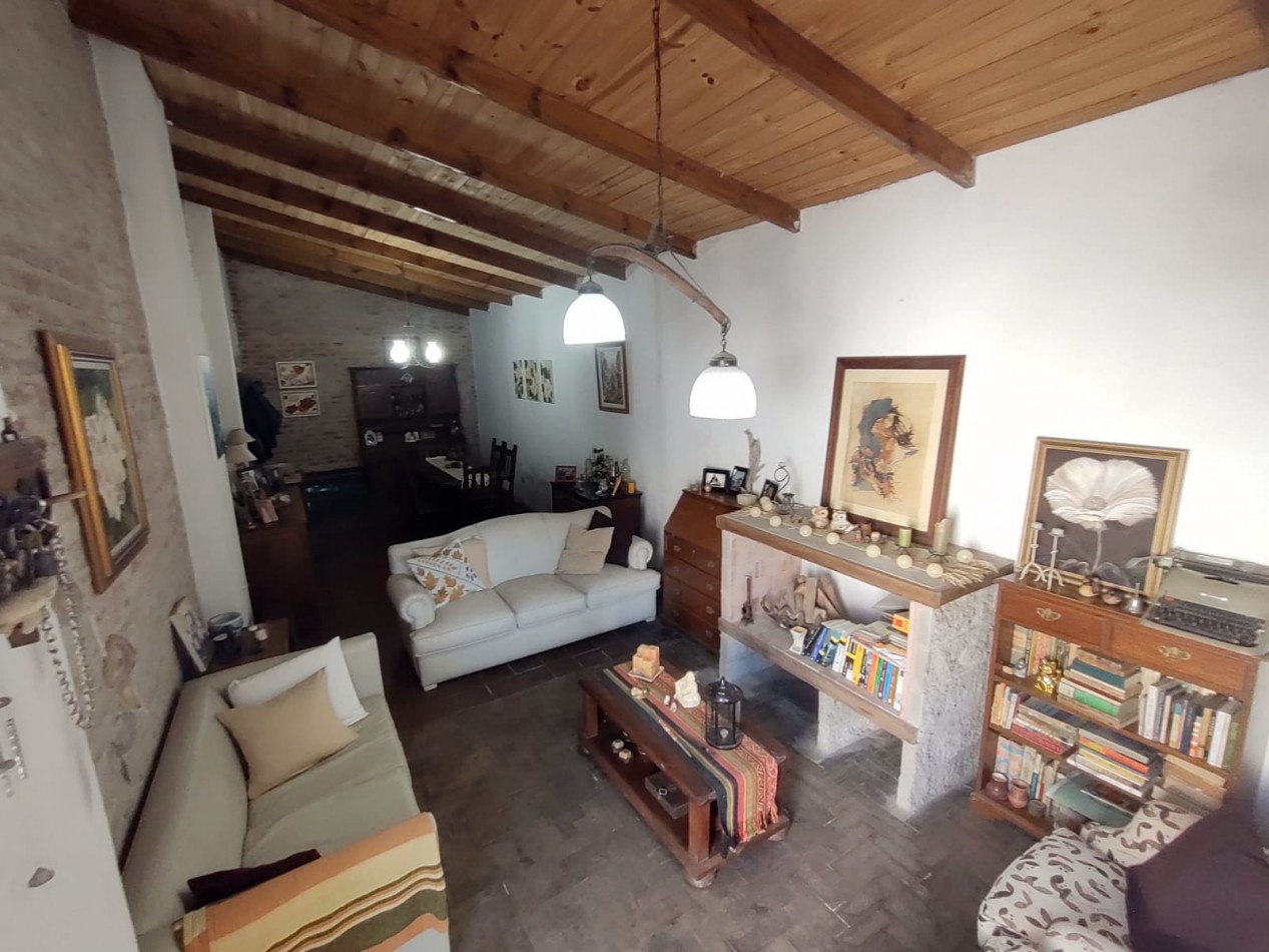 Lavalle 1850 - Chalet 4 ambientes ! Acepta Permuta