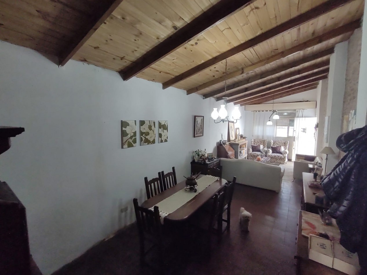 Lavalle 1850 - Chalet 4 ambientes ! Acepta Permuta
