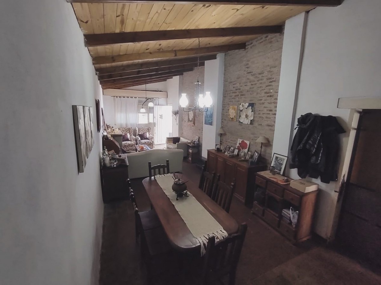 Lavalle 1850 - Chalet 4 ambientes ! Acepta Permuta