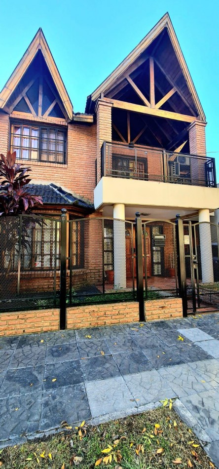Arredondo 2279 - Chalet 6 ambientes - Permuta por menor valor !