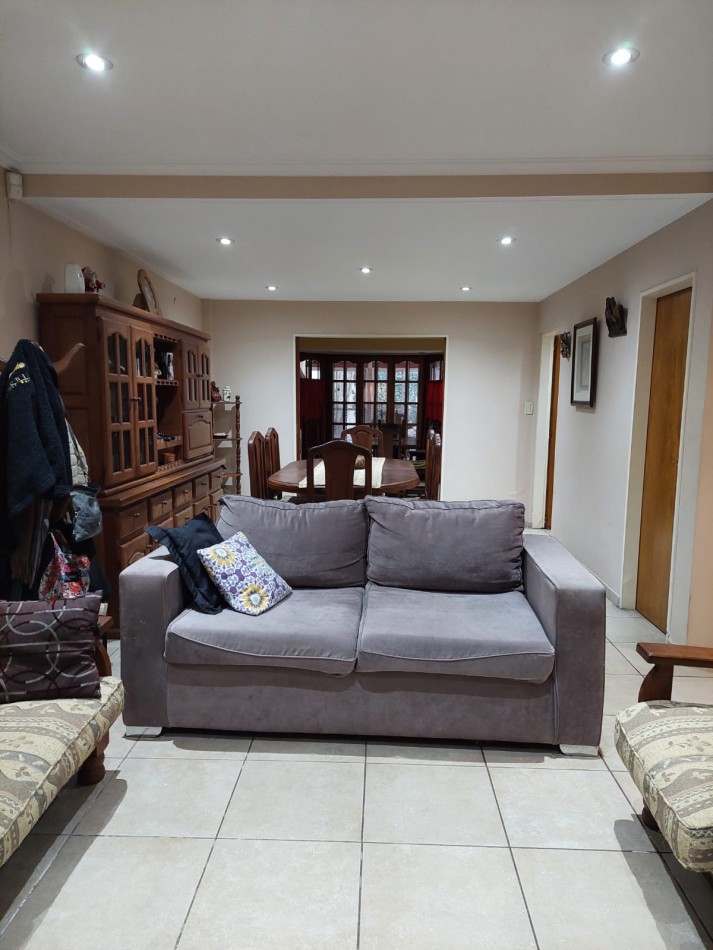 Arredondo 2279 - Chalet 6 ambientes - Permuta por menor valor !