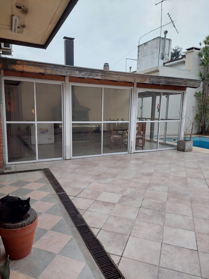 Arredondo 2279 - Chalet 6 ambientes - Permuta por menor valor !