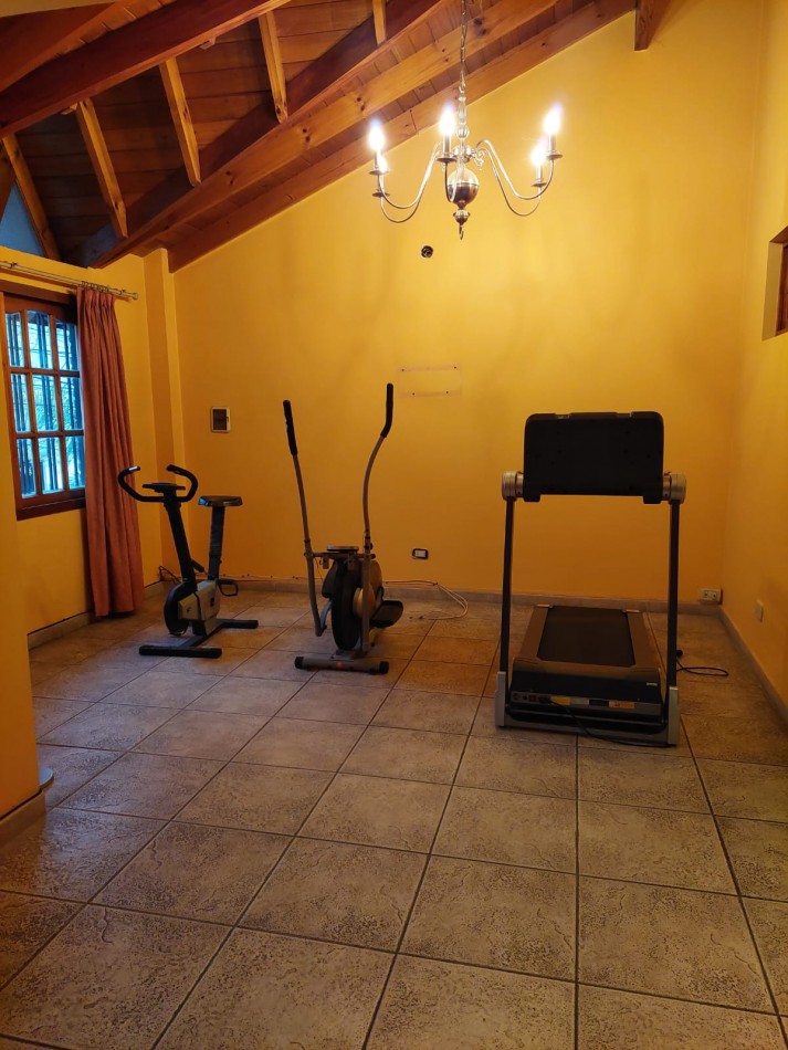 Arredondo 2279 - Chalet 6 ambientes - Permuta por menor valor !