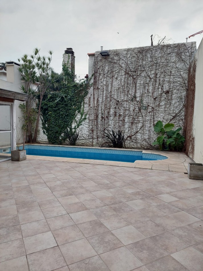 Arredondo 2279 - Chalet 6 ambientes - Permuta por menor valor !