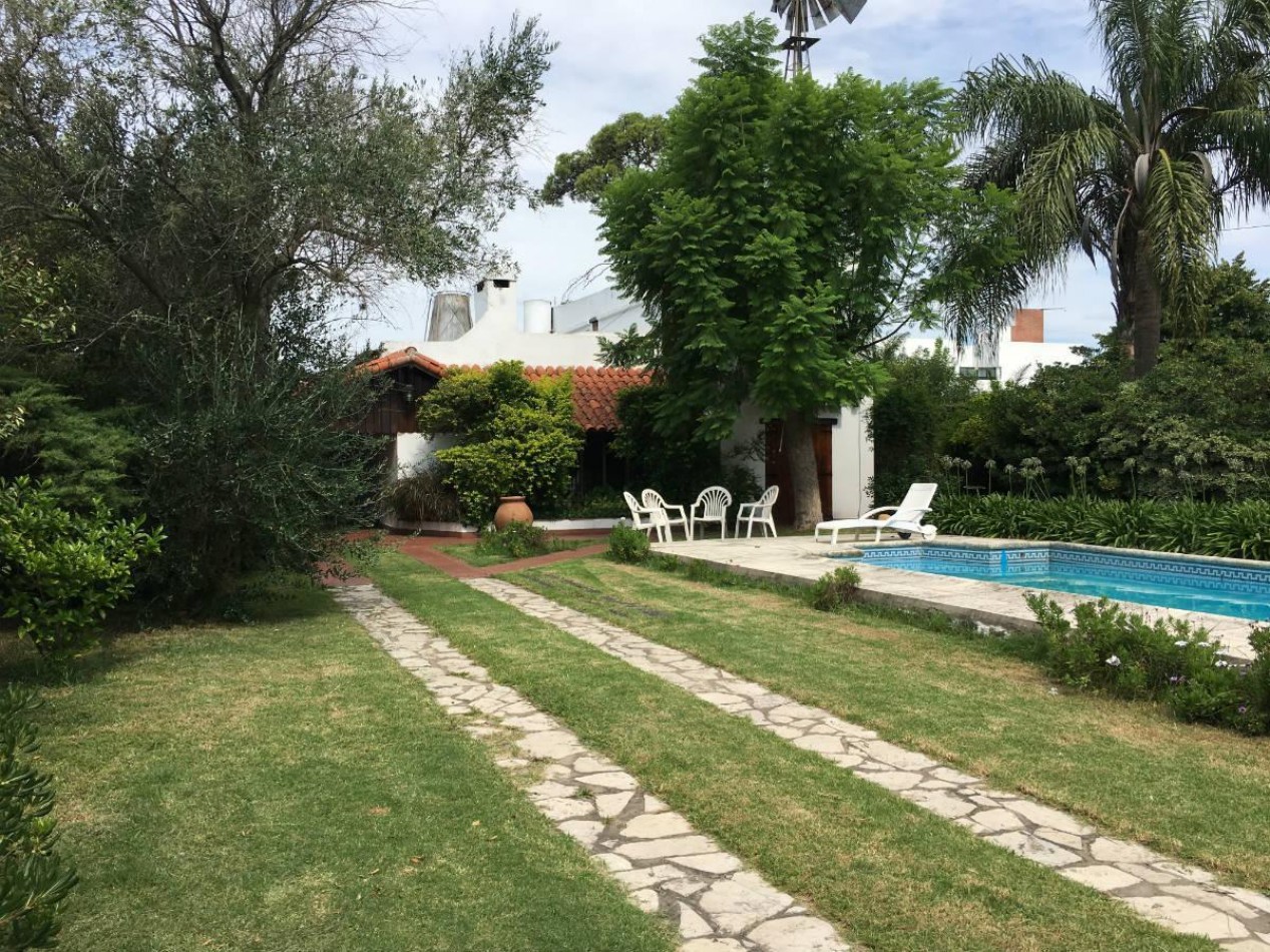 Dean Funes 400 ❗️Chalet de estilo sobre 1.000 metros !