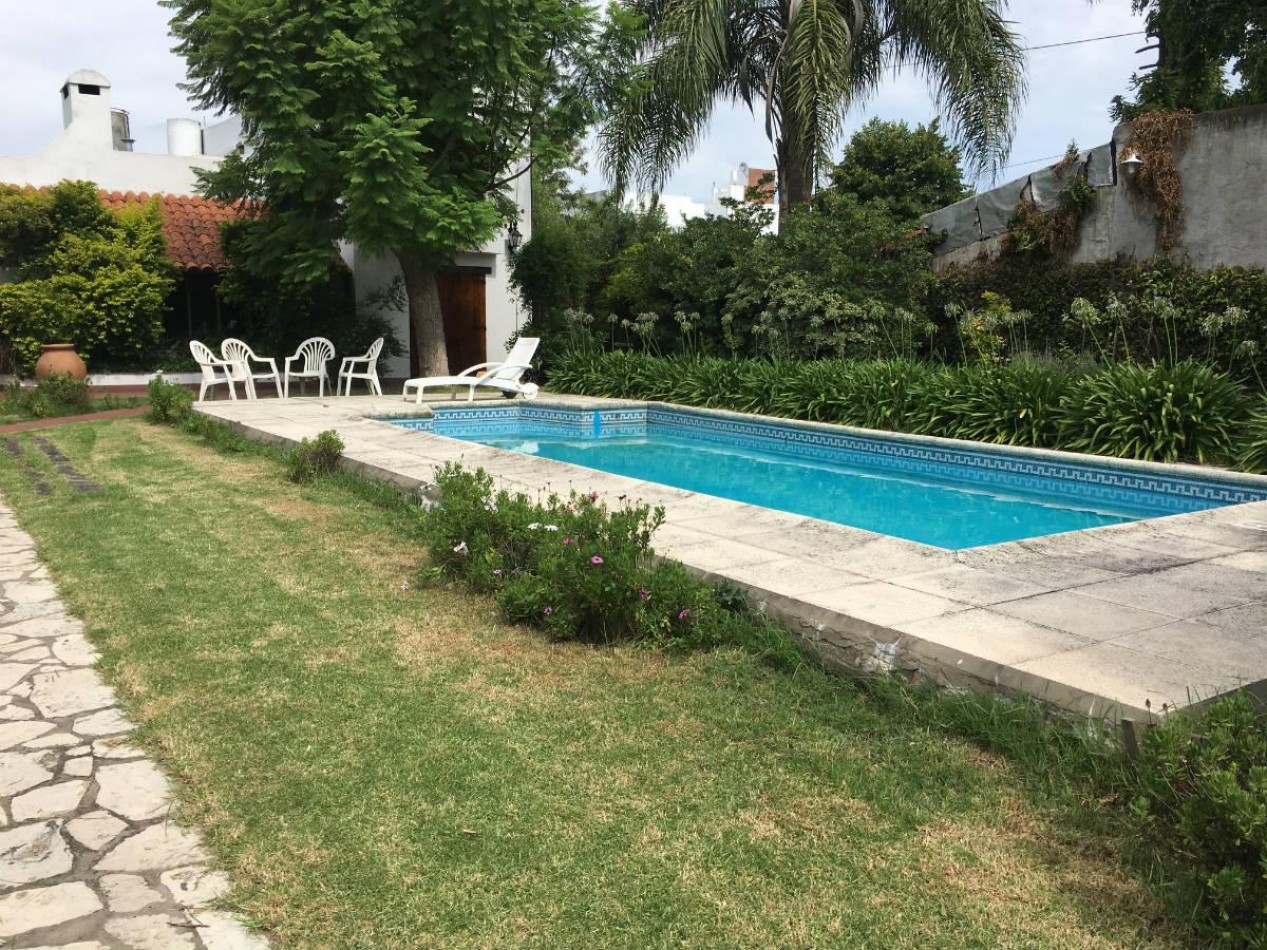 Dean Funes 400 ❗️Chalet de estilo sobre 1.000 metros !
