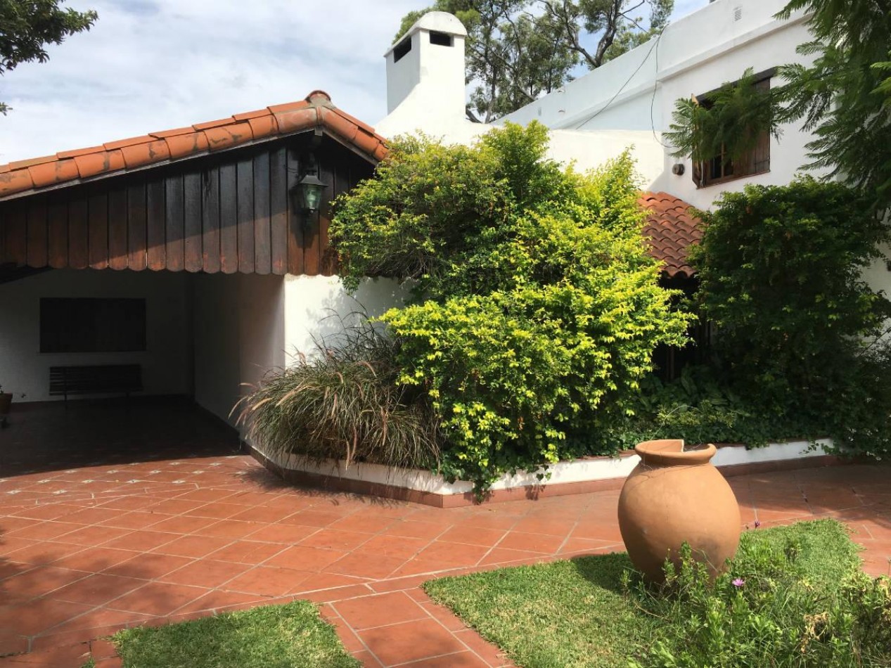Dean Funes 400 ❗️Chalet de estilo sobre 1.000 metros !