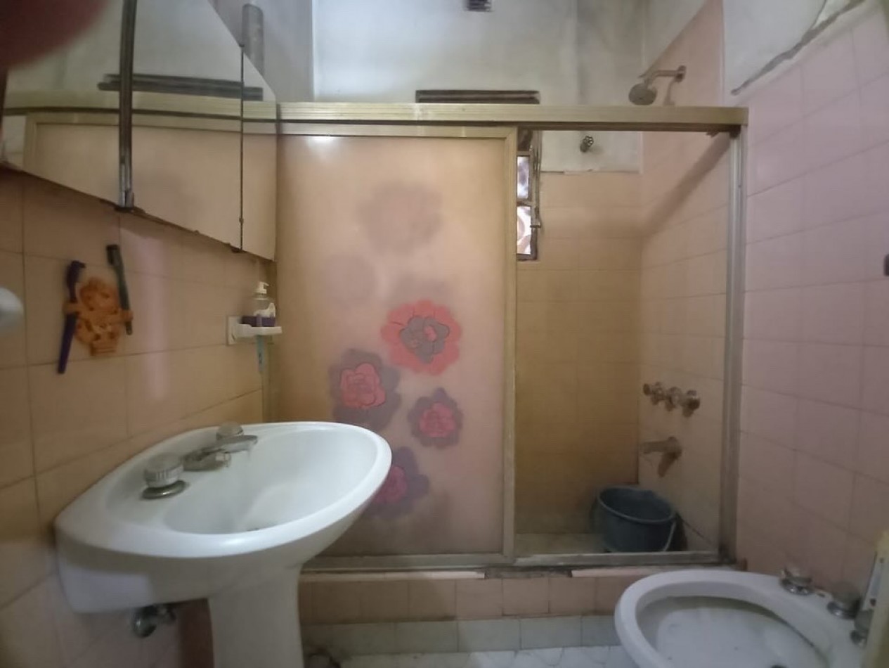 Mendeville 2429 ! Chalet 4 ambientes a Reciclar