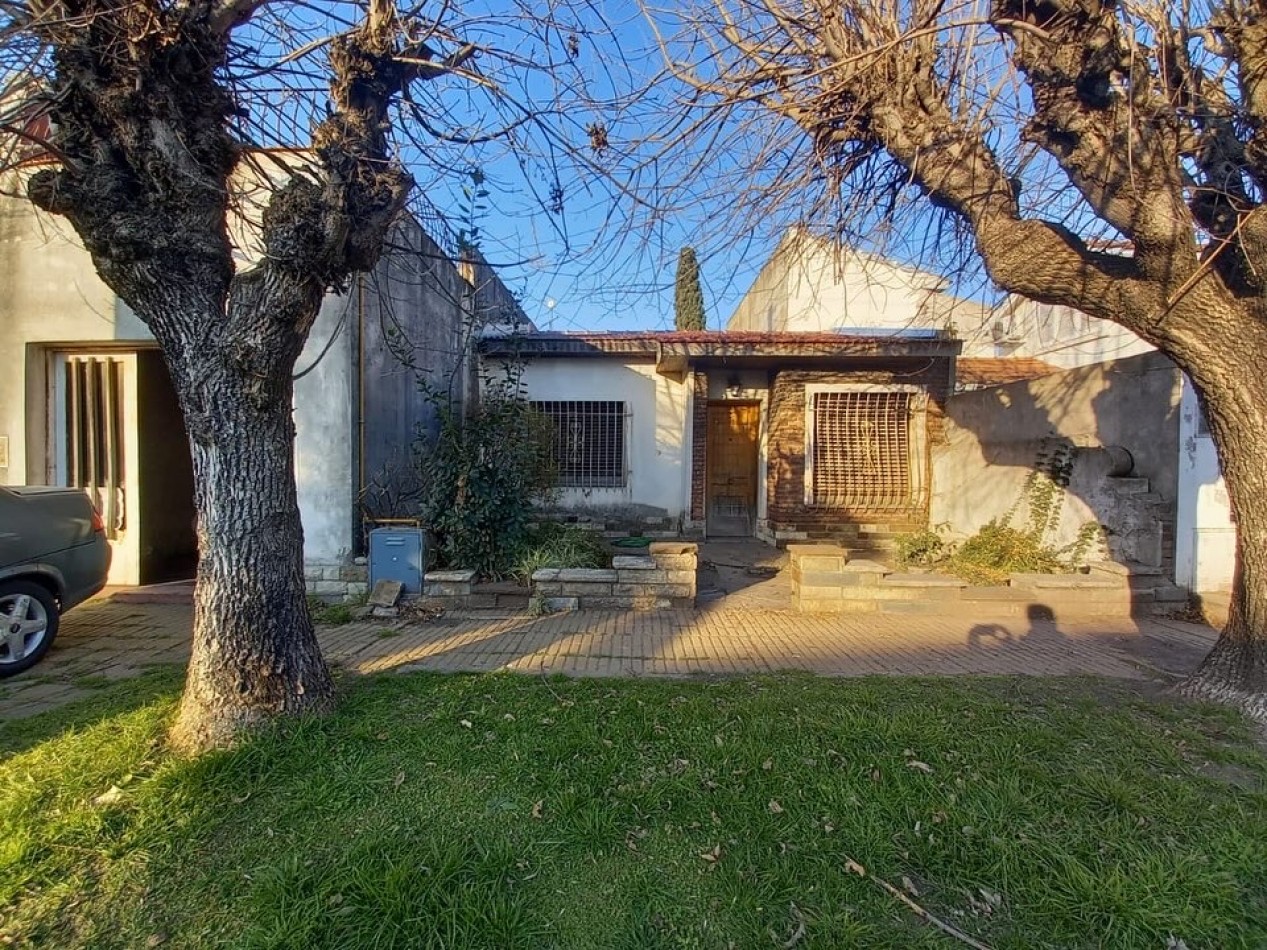 Mendeville 2429 ! Chalet 4 ambientes a Reciclar