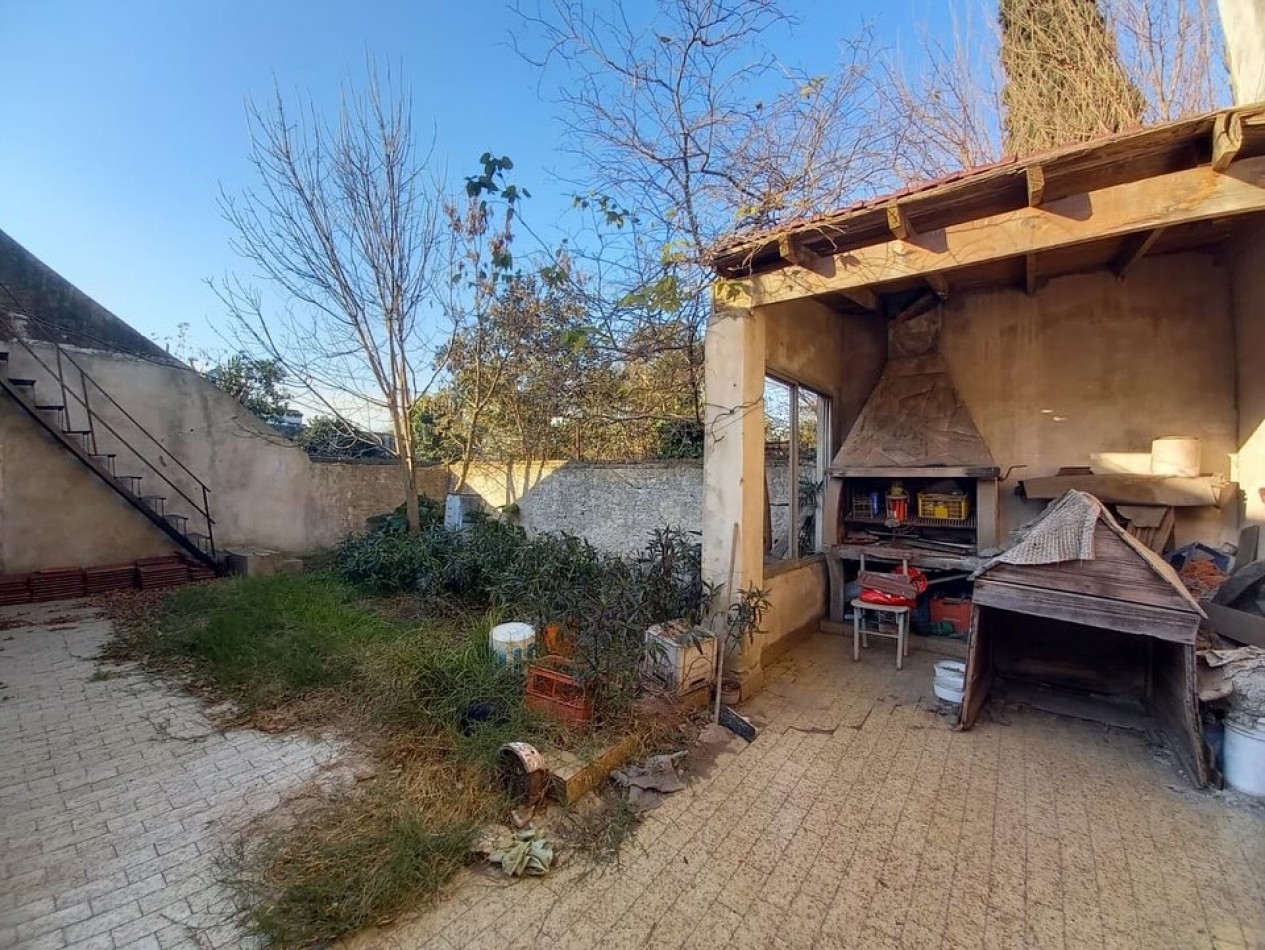 Mendeville 2429 ! Chalet 4 ambientes a Reciclar