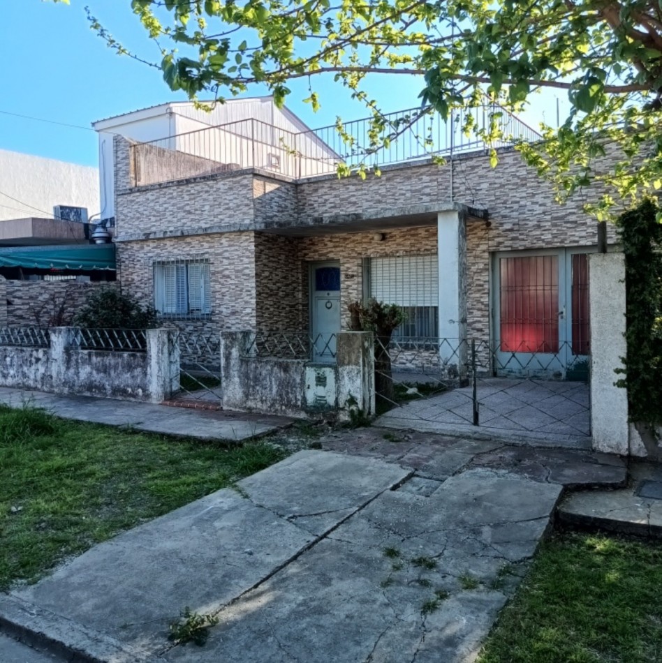 Casa americana 3 ambientes ! Lote de 10 x 35