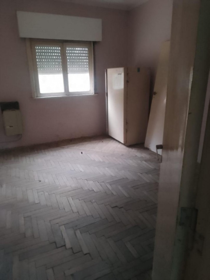 Casa 3 ambientes a reciclar ! Lote de 8,66 x 44