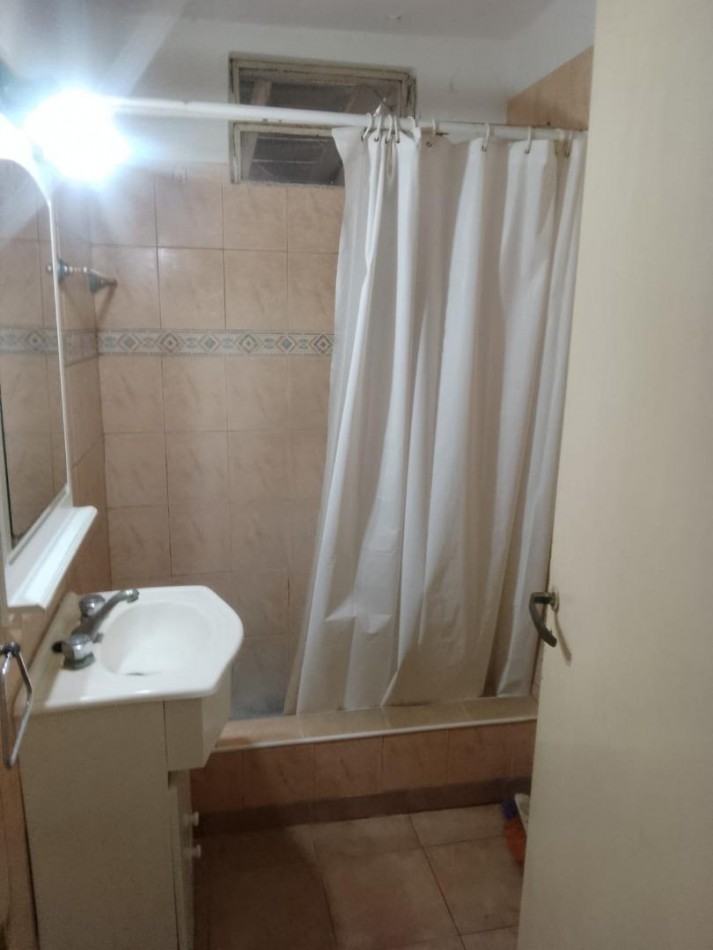 Casa 3 ambientes a reciclar ! Lote de 8,66 x 44