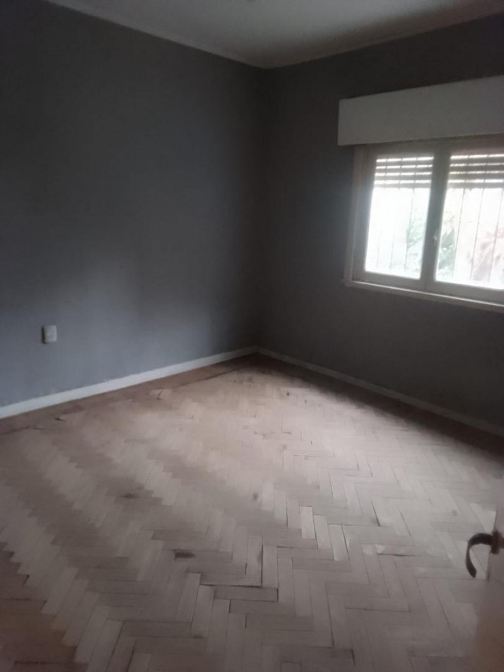 Casa 3 ambientes a reciclar ! Lote de 8,66 x 44