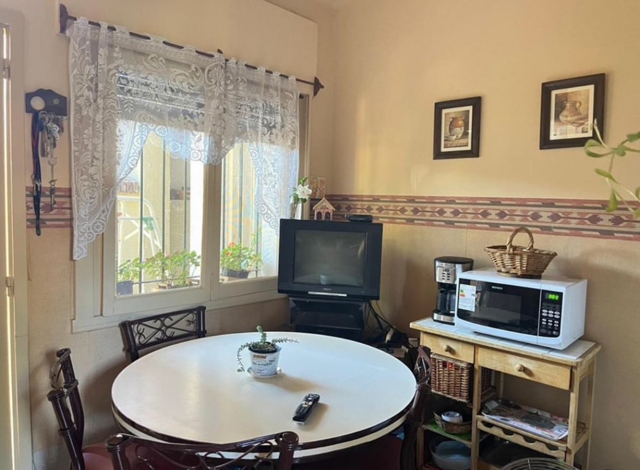 Chivilcoy 1600 ! Casa 5 ambientes en planta baja