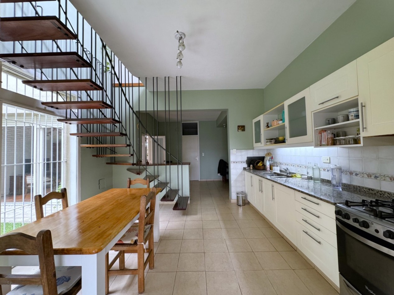 Casa 6 ambientes - San Nicolas 1339 - Castelar Norte