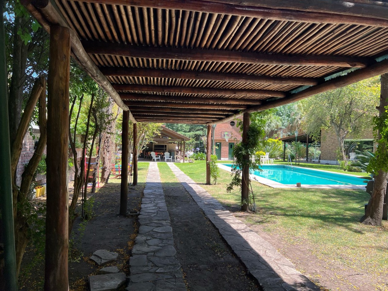 Chalet 5 ambientes en Leloir ! Sobre 1.500 metros