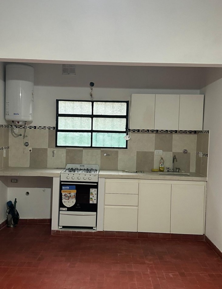 Chalet 3 ambientes con parque y pileta