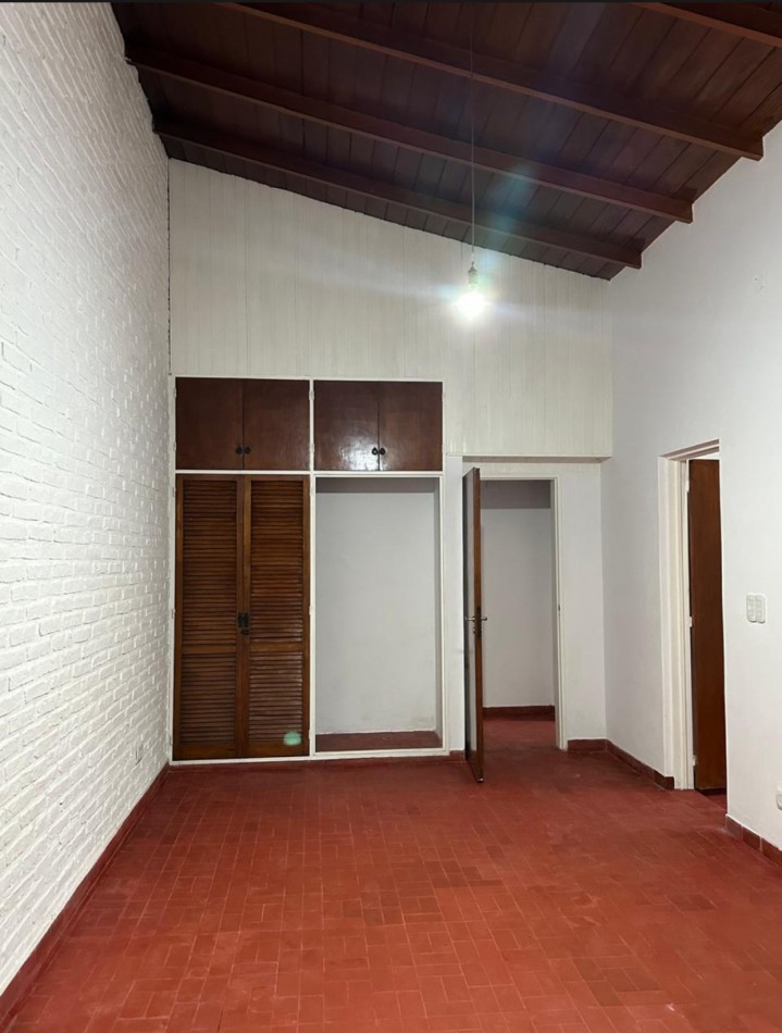 Chalet 3 ambientes con parque y pileta