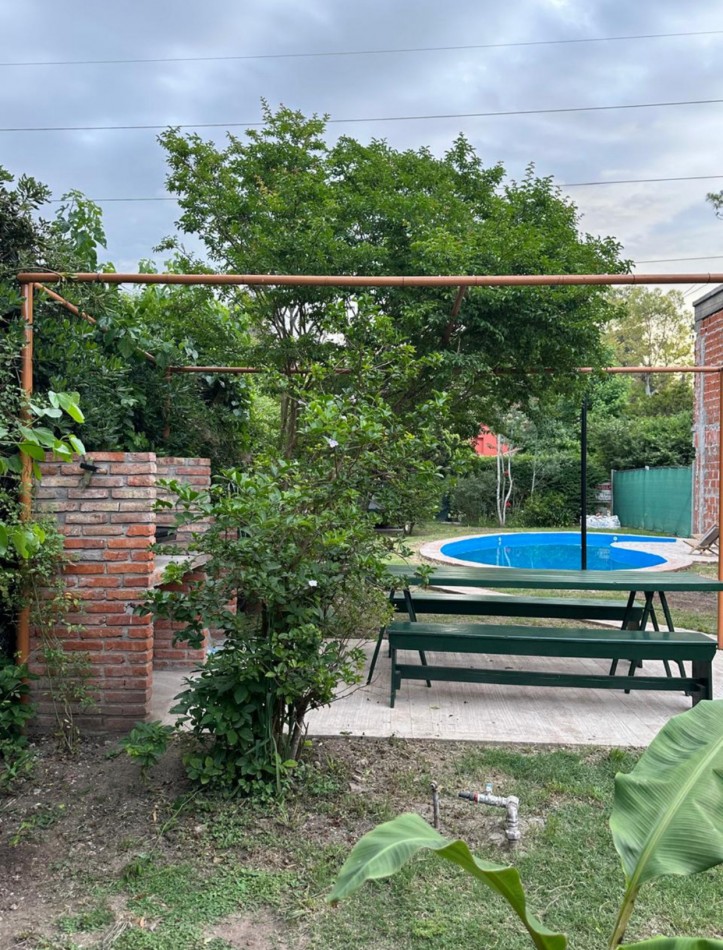 Chalet 3 ambientes con parque y pileta