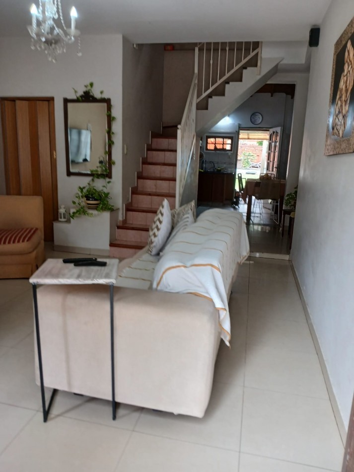 Casa 5 ambientes + Dependencia