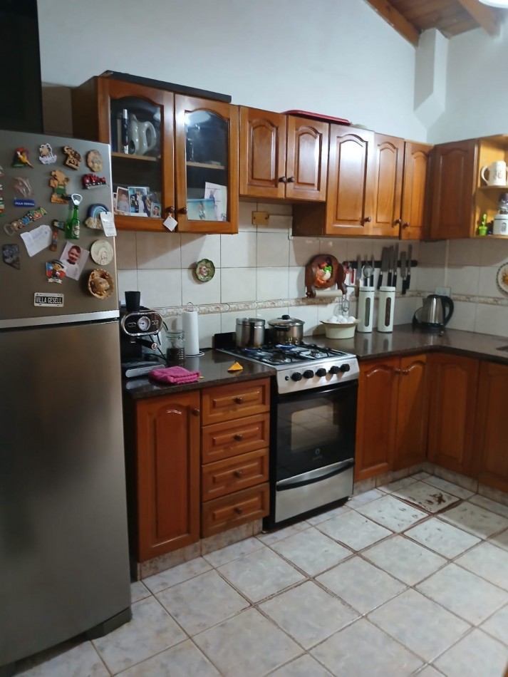 Casa 5 ambientes + Dependencia