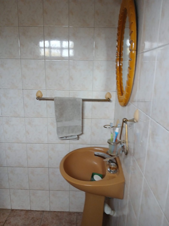 Casa 5 ambientes + Dependencia
