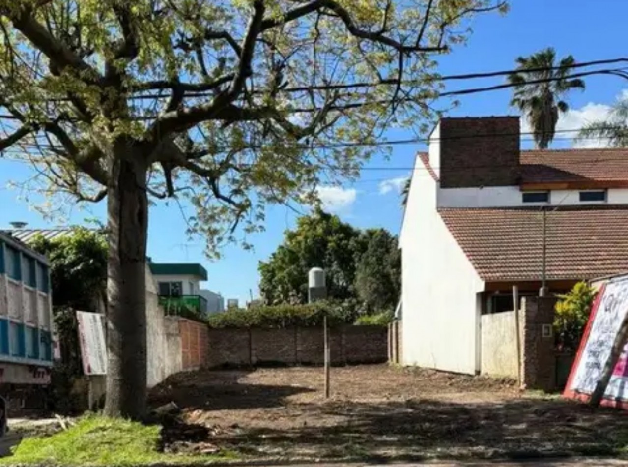 Lote de 10 x 25 en exclusiva ubicacion ! u$s 180.000