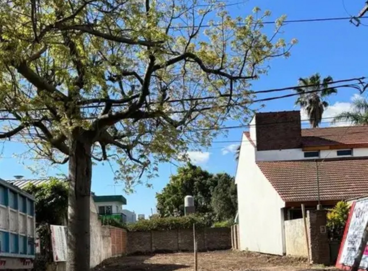 Lote de 10 x 25 en exclusiva ubicacion ! u$s 180.000