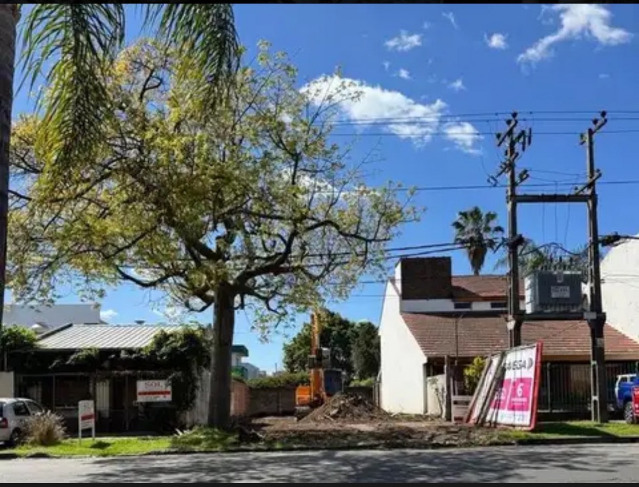 Lote de 10 x 25 en exclusiva ubicacion ! u$s 180.000