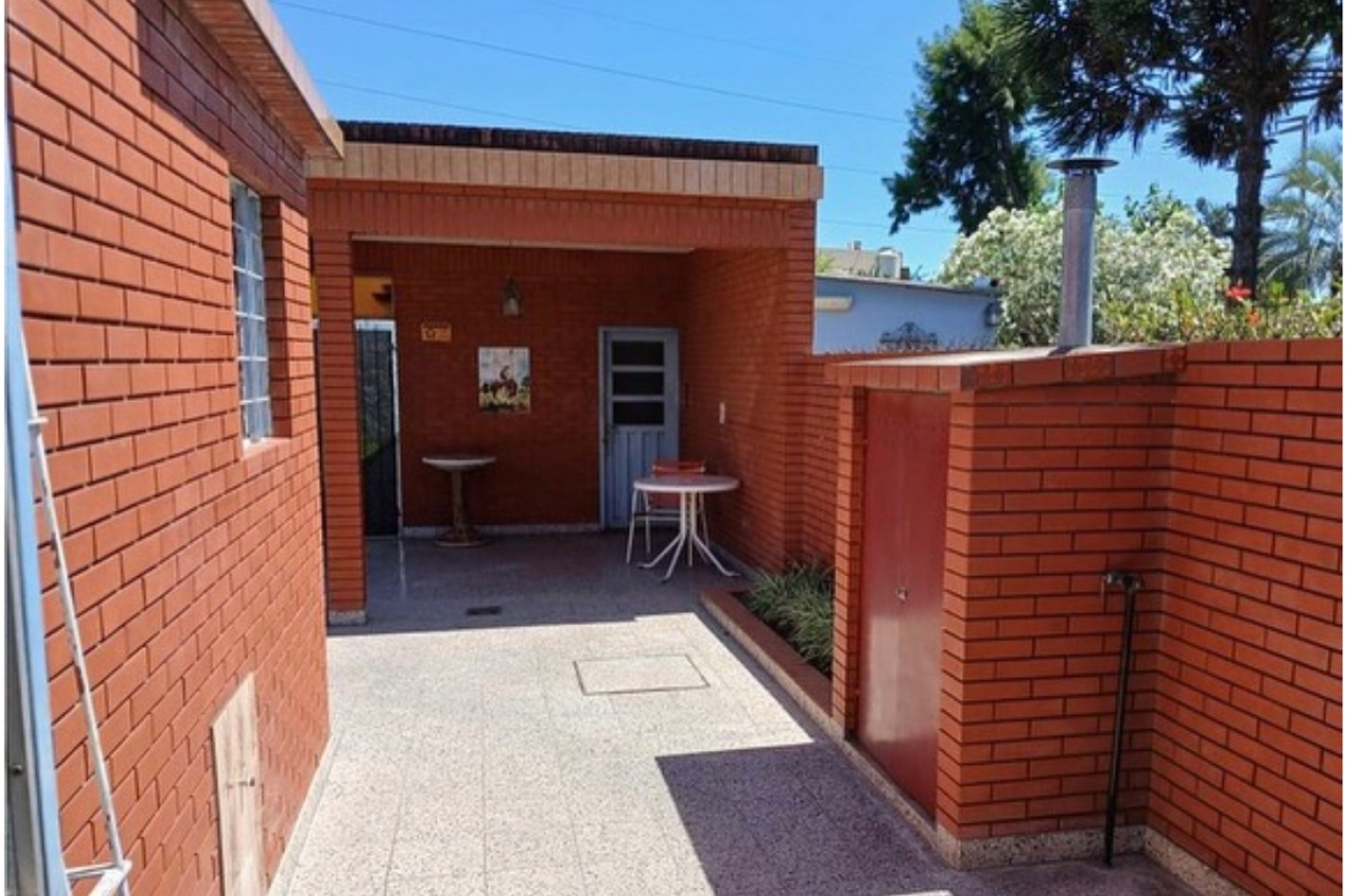 Casa Americana 3 ambientes ! Lote de 10x 37