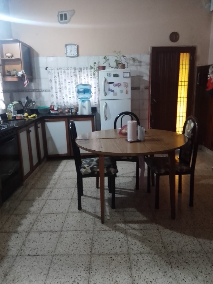 Casa 3 ambientes a reciclar ! Hermoso lote 10 x 45