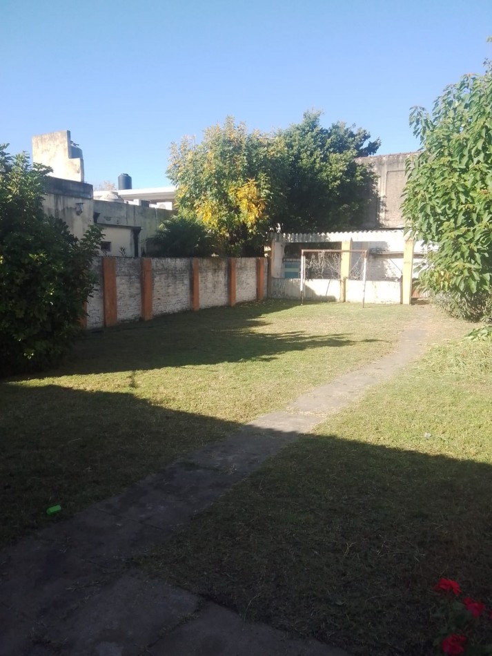 Casa 3 ambientes a reciclar ! Hermoso lote 10 x 45