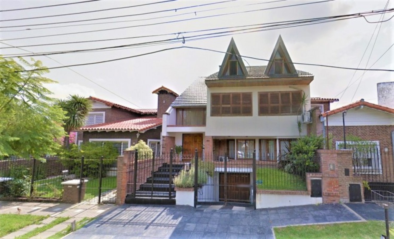 Chalet de categoria Permuta por menor valor !