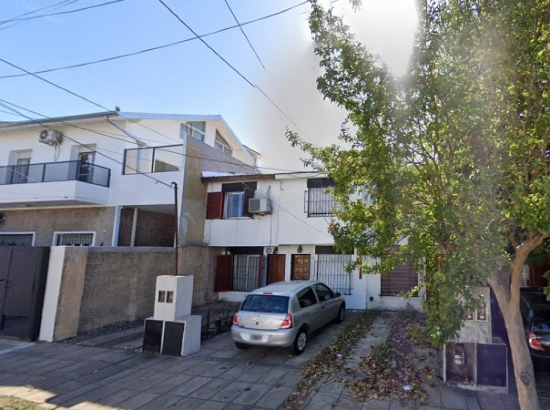 Nuevo Valor! Duplex 3 ambientes con entrada de auto y patio !