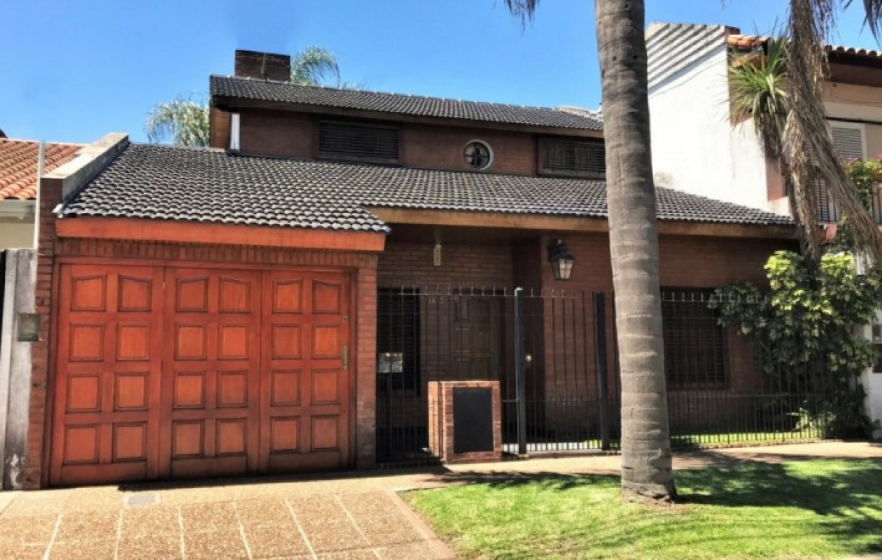 Excelente chalet de época con parque libre!