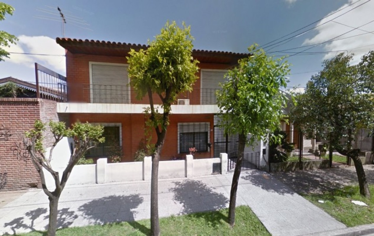 Duplex a 5 cdras de la estacion de Castelar Norte!