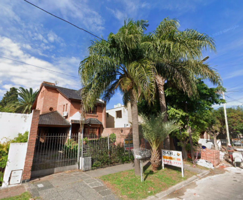 Chalet en Venta en Castelar - 5 ambientes! Permuta