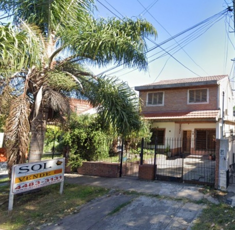 Chalet en dos plantas Opcional para dos familias Acepta Permutas en la zona !