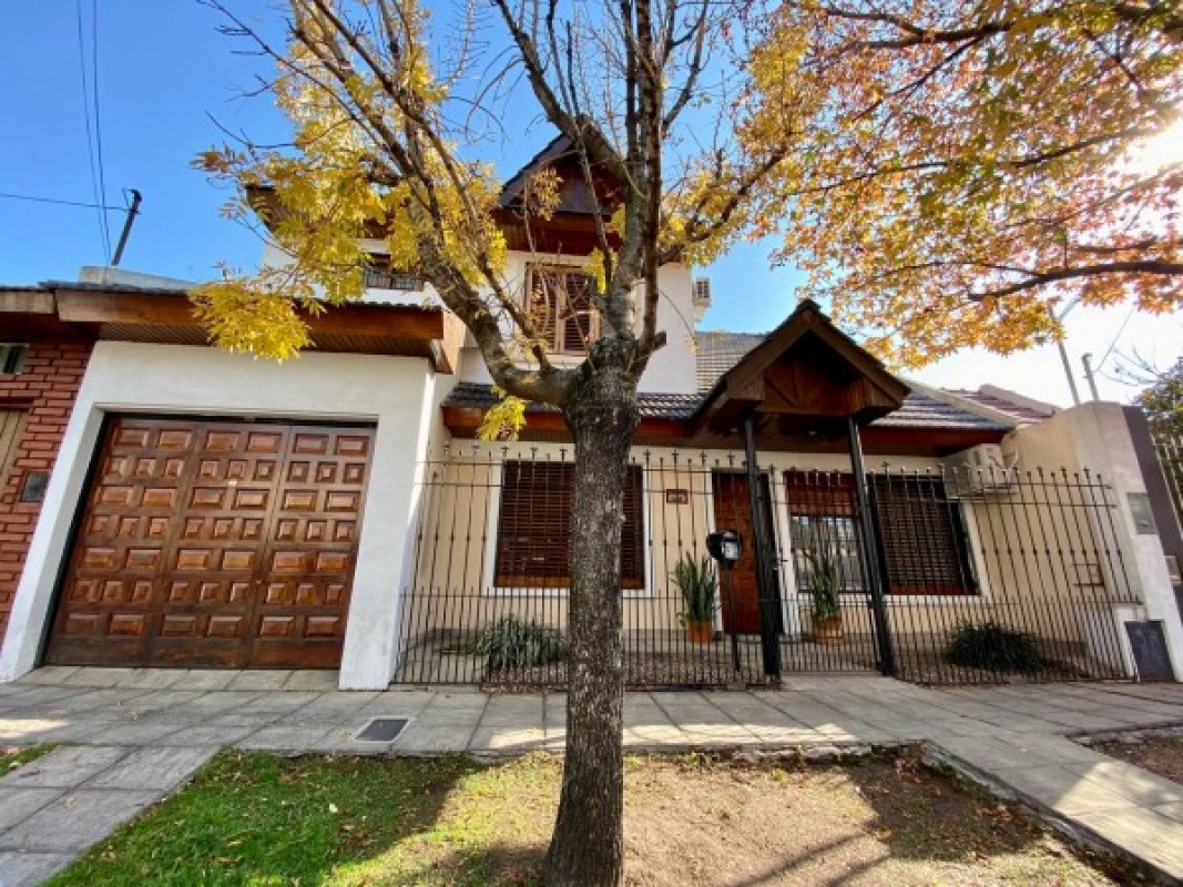 Navarro 1600 ‼️ Chalet 4 ambientes! Acepta Permuta