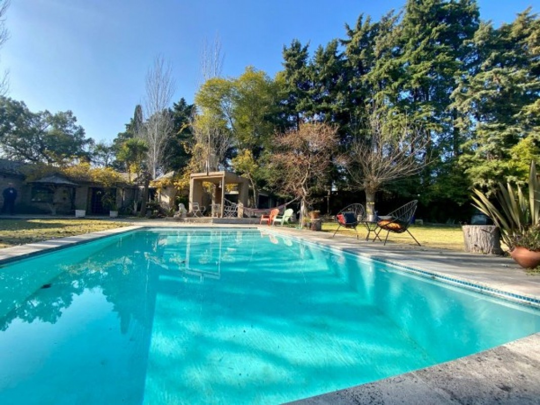 NUEVO VALOR!! Casa en Venta en Parque Leloir - sobre el circuito! 2100 MTS! - PERMUTA!