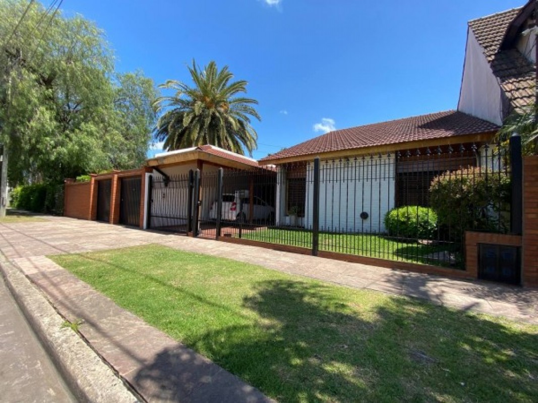 Nuevo Valor! Casa en venta en Castelar Norte sobre dos lotes!