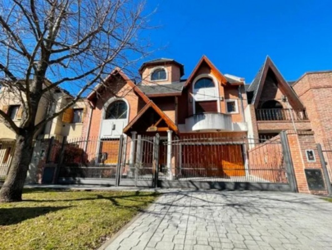 Casa en Venta en Castelar Norte - 5 ambientes! Zona Residencial!