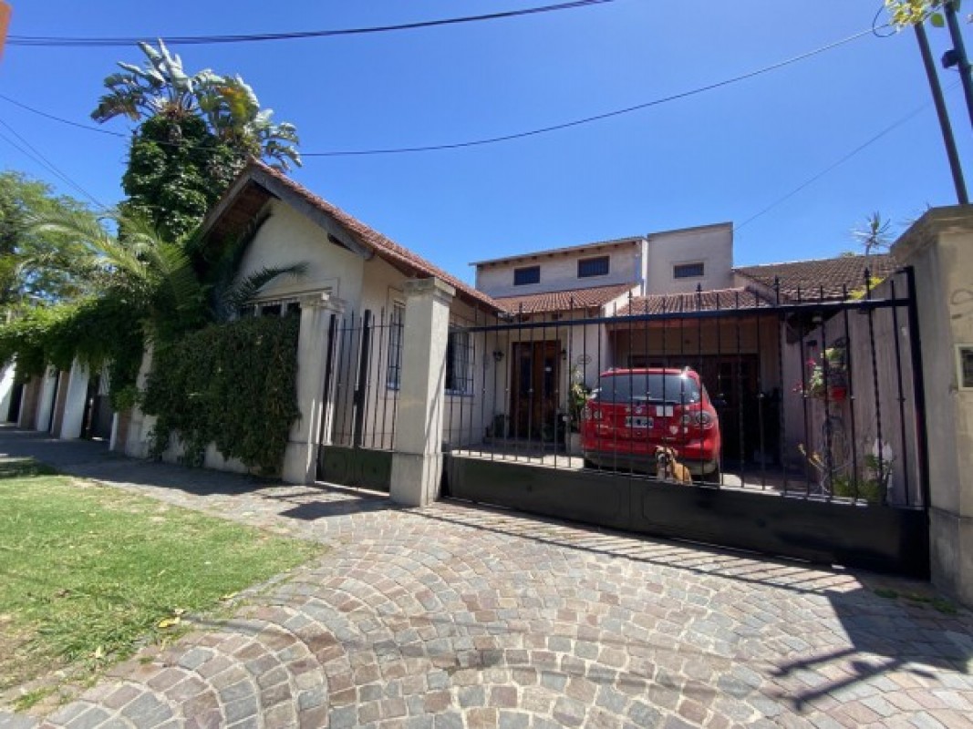 NUEVO VALOR - Casa en venta en Castelar Norte - 4 ambientes! Excelente ubicacion! Permuta!