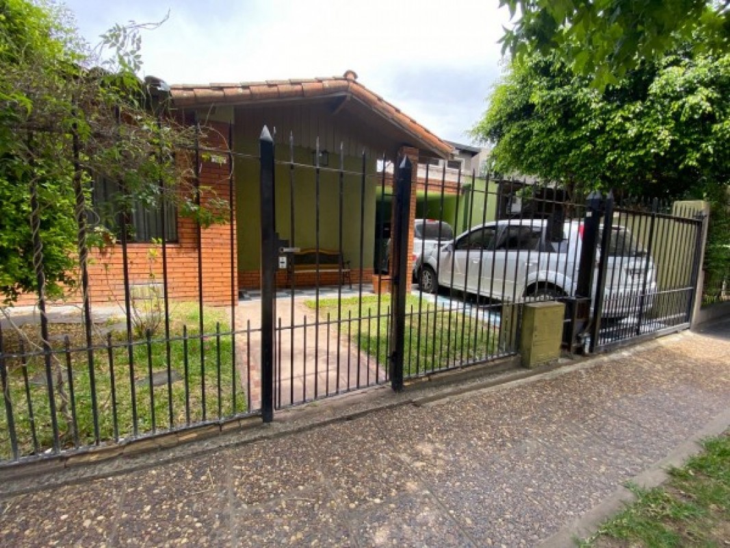 Casa en venta en Barrio Aeronautico - 3 ambientes!