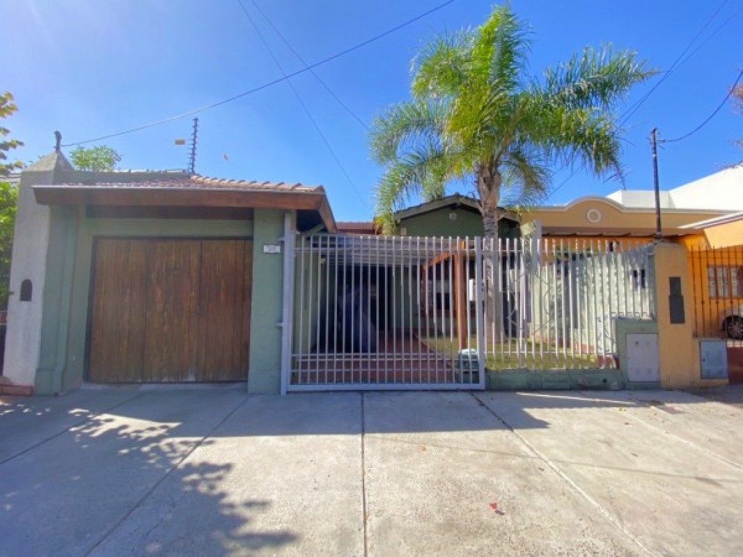 Casa en venta en Zona residencial de Castelar Norte - 4 ambientes!