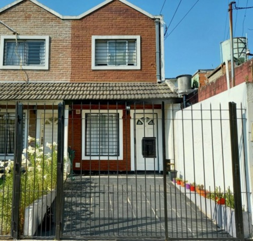 PERMUTA - Impecable Duplex 3 amb en Muy buena Zona de Castelar Norte!