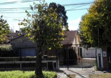 Castelar Norte ...  Chalet en planta baja sobre 500 metros de terreno